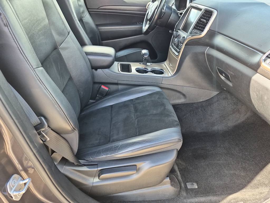Thumbnail: 2015 Jeep Grand Cherokee - 11