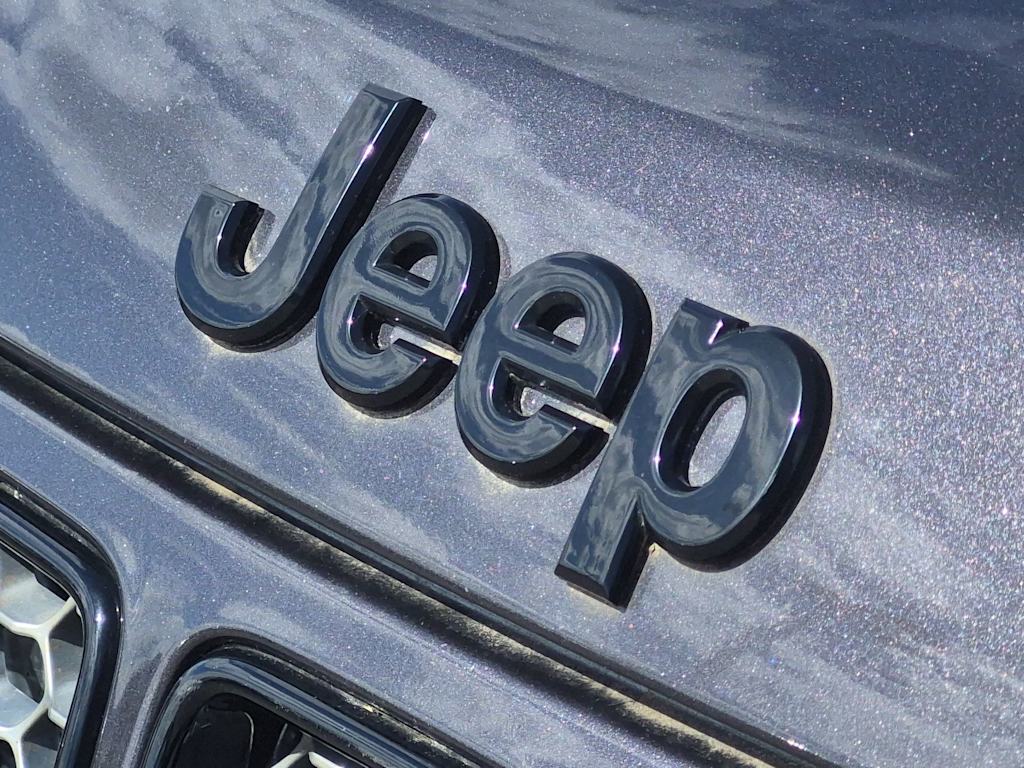 Thumbnail: 2015 Jeep Grand Cherokee - 25