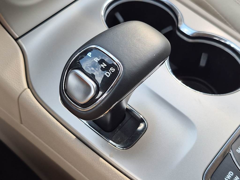 Thumbnail: 2015 Jeep Grand Cherokee - 15
