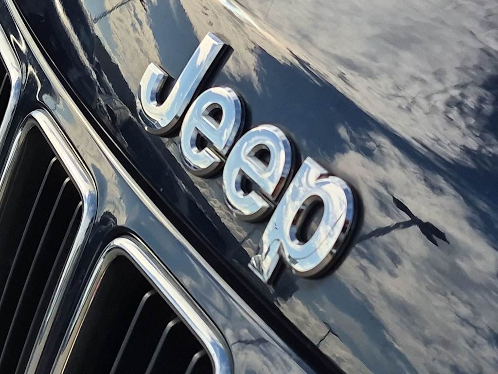Thumbnail: 2015 Jeep Grand Cherokee - 23