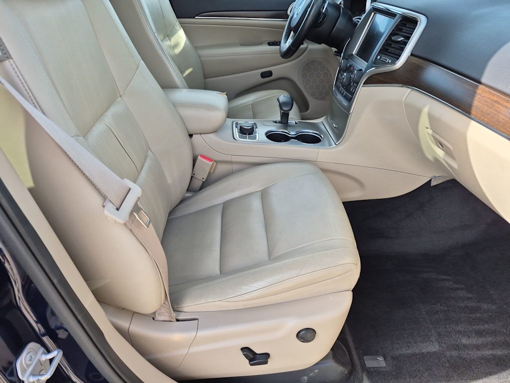 Thumbnail: 2015 Jeep Grand Cherokee - 11