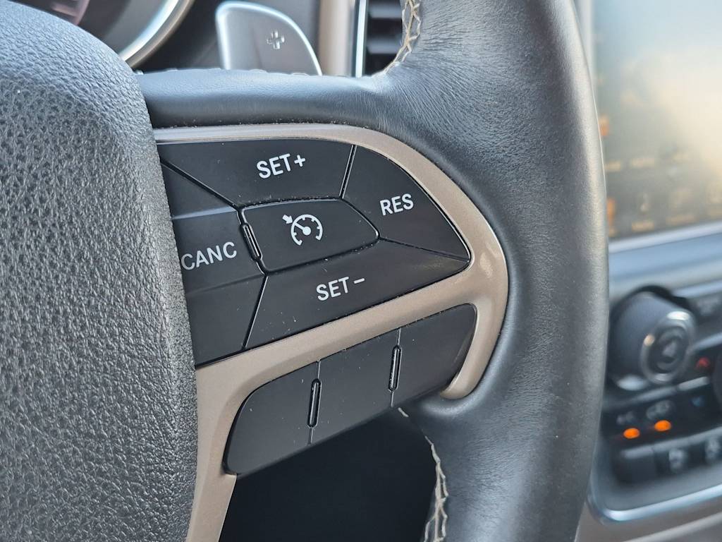 Thumbnail: 2017 Jeep Grand Cherokee - 30