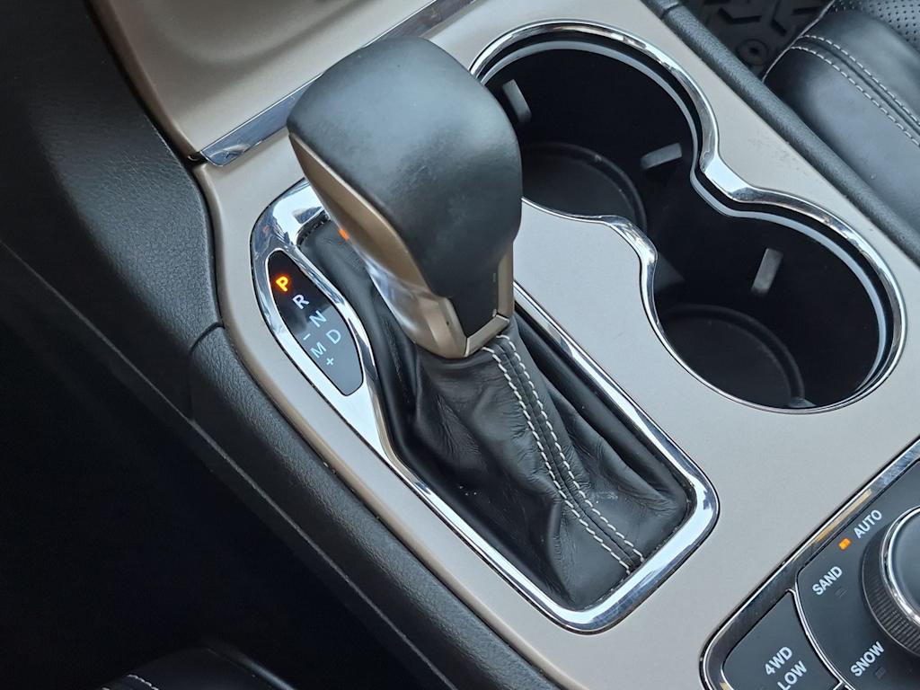Thumbnail: 2017 Jeep Grand Cherokee - 15