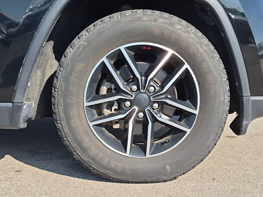 Thumbnail: 2020 Jeep Grand Cherokee - 8