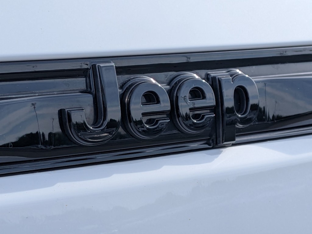 Thumbnail: 2023 Jeep Grand Cherokee - 24