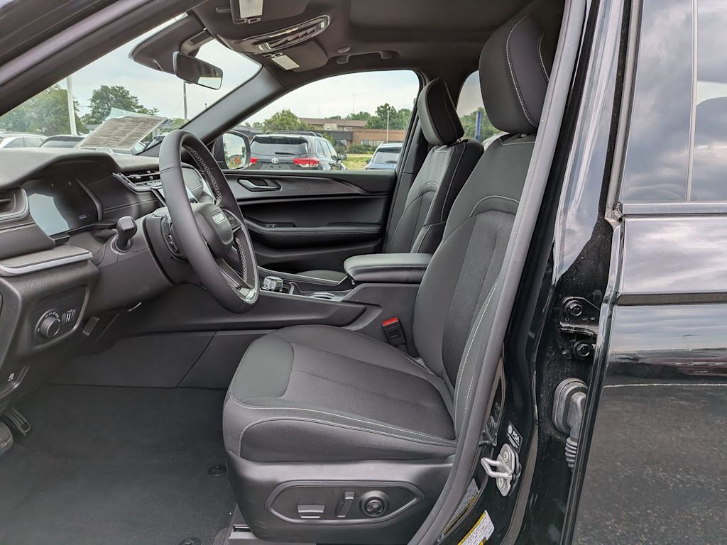 Thumbnail: 2025 Jeep Grand Cherokee - 9