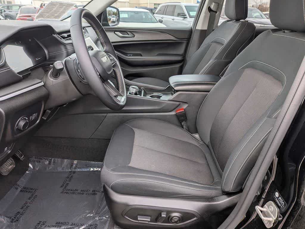 Thumbnail: 2023 Jeep Grand Cherokee - 9