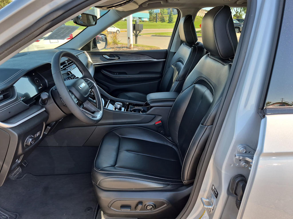 Thumbnail: 2023 Jeep Grand Cherokee - 9