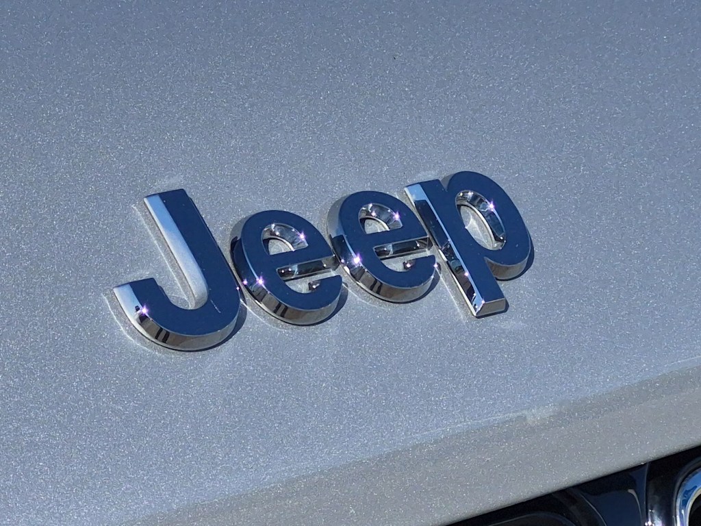 Thumbnail: 2023 Jeep Grand Cherokee - 24
