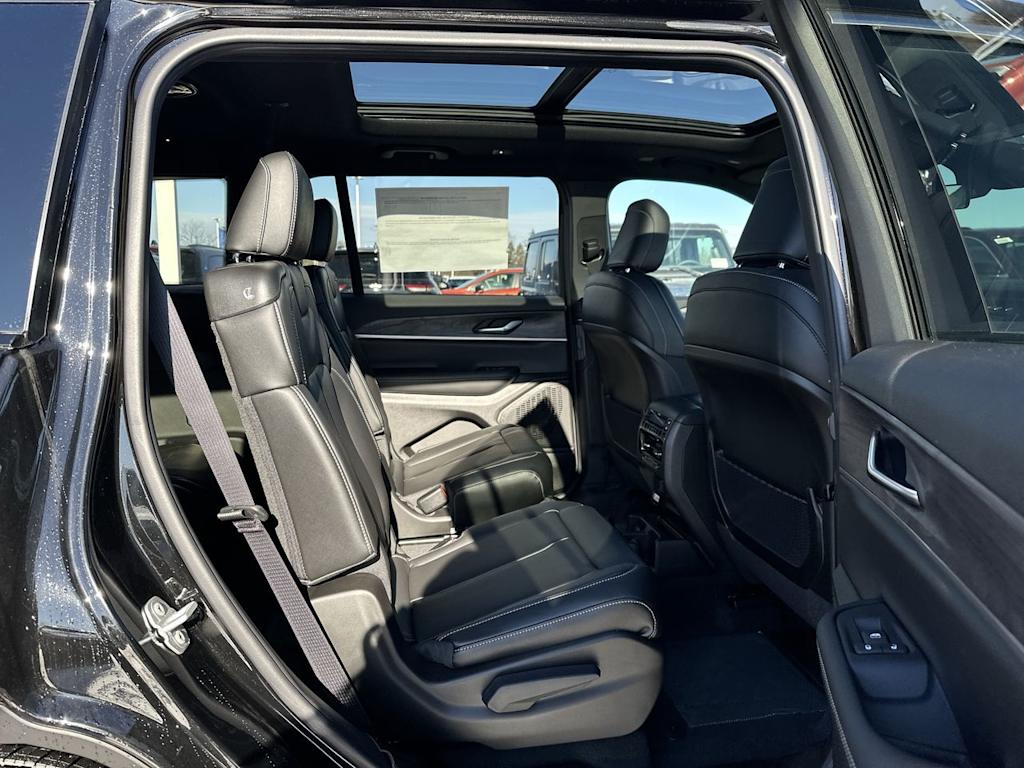 Thumbnail: 2025 Jeep Grand Cherokee L - 23