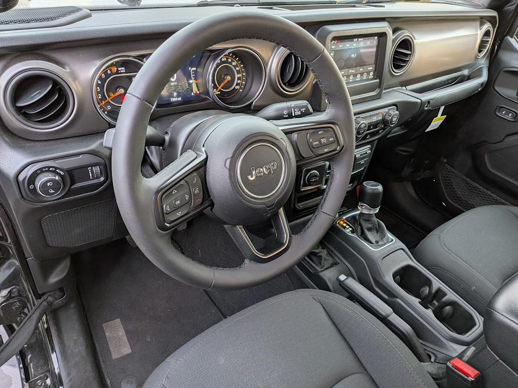 Thumbnail: 2023 Jeep Gladiator - 2