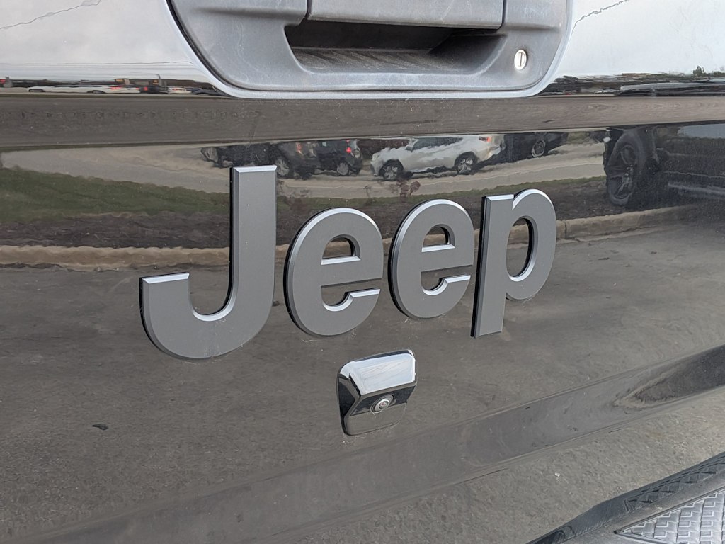 Thumbnail: 2023 Jeep Gladiator - 23