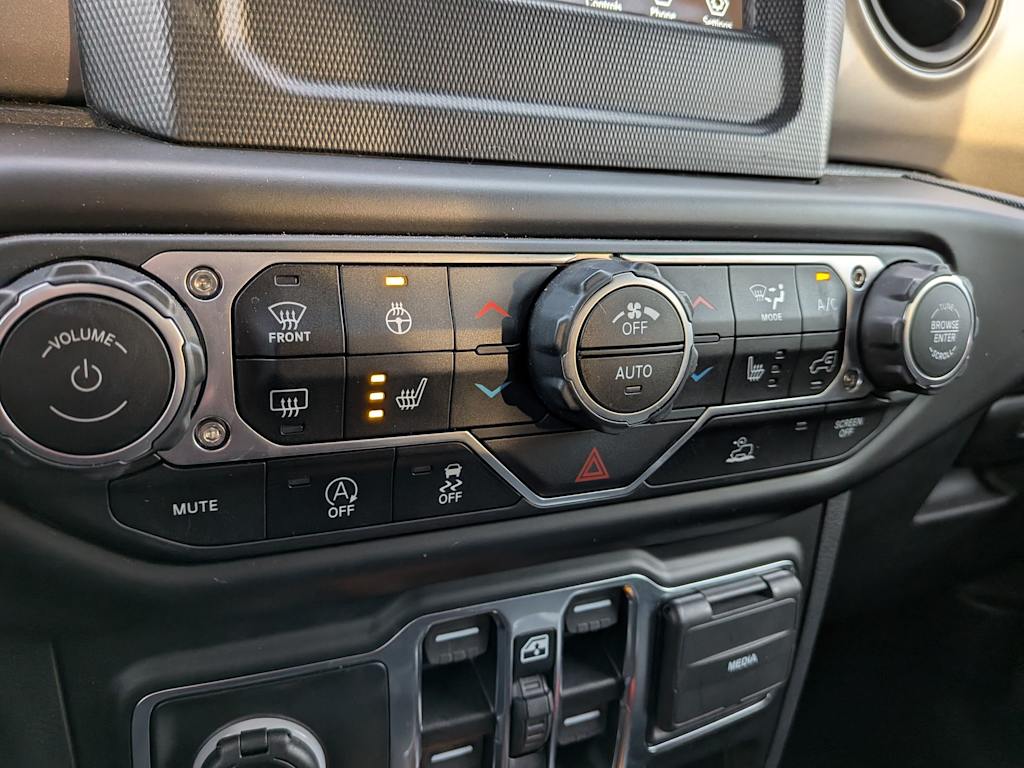 Thumbnail: 2023 Jeep Gladiator - 32