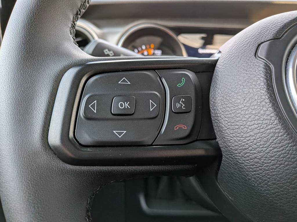 Thumbnail: 2023 Jeep Gladiator - 26