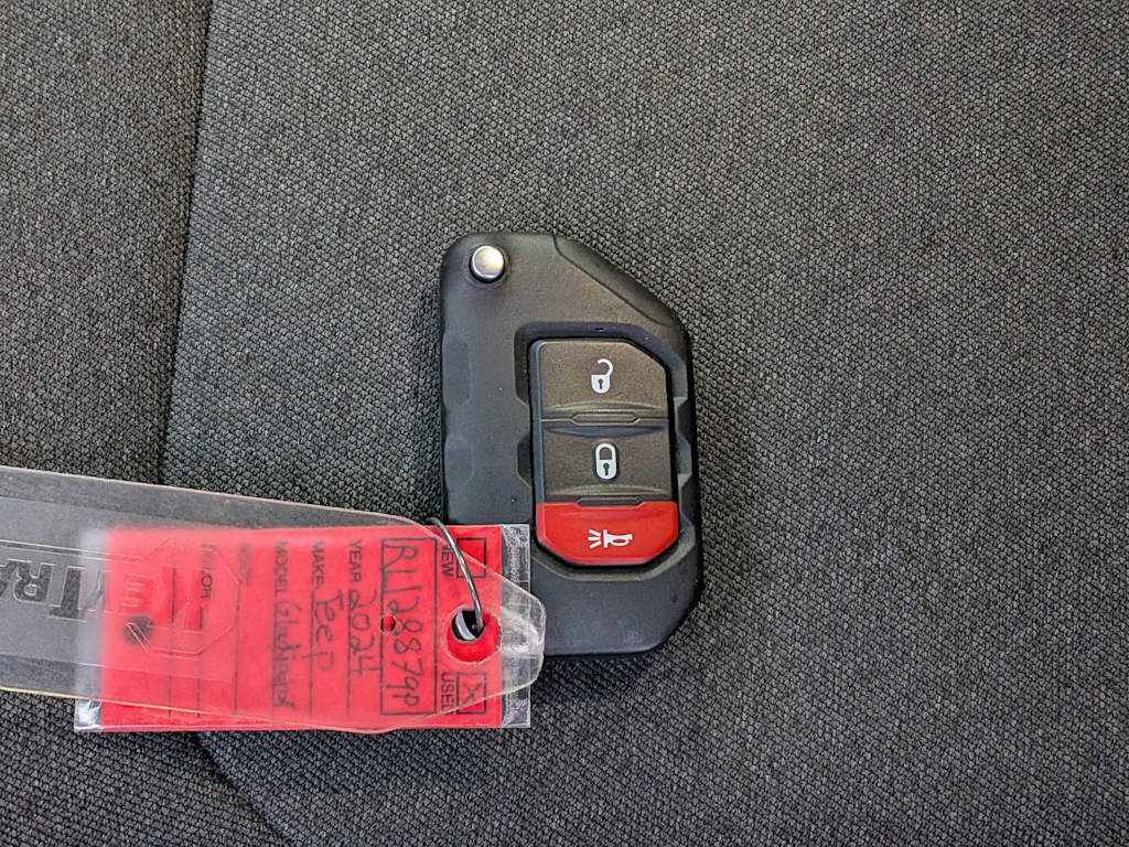 Thumbnail: 2024 Jeep Gladiator - 32