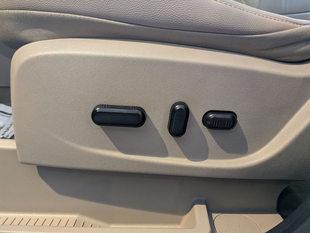 Thumbnail: 2016 Ford Escape - 26