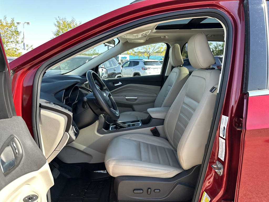 2019 Ford Escape SEL 10