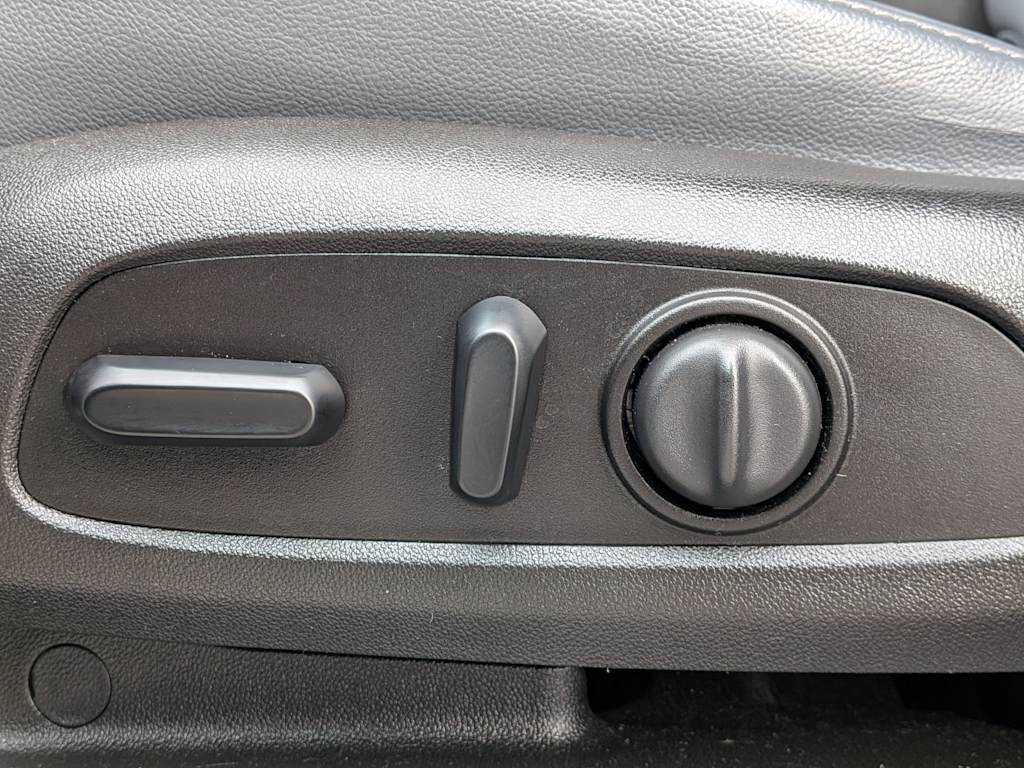 Thumbnail: 2019 Chevrolet Traverse - 22