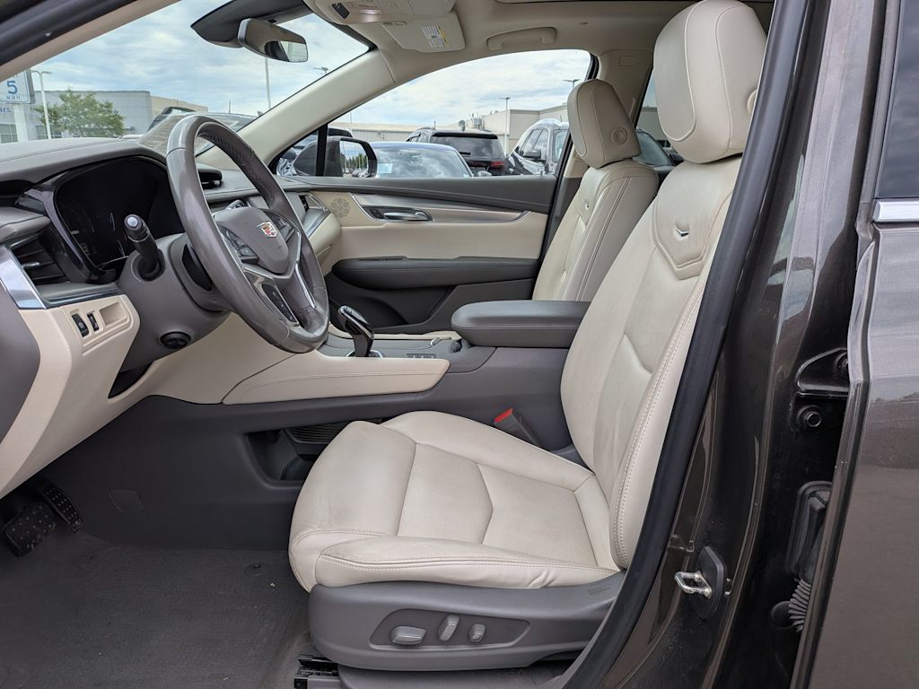 Thumbnail: 2019 Cadillac XT5 - 10
