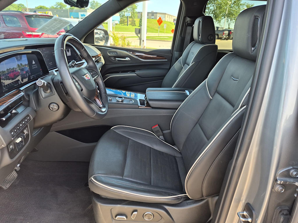Thumbnail: 2024 Cadillac Escalade - 10