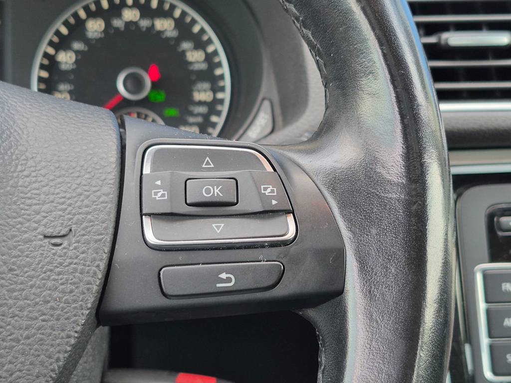 Thumbnail: 2015 Volkswagen Passat - 34