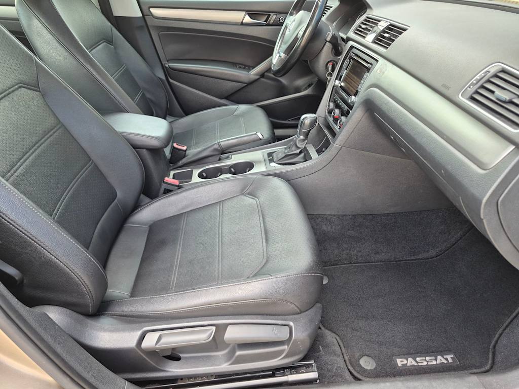 Thumbnail: 2015 Volkswagen Passat - 10