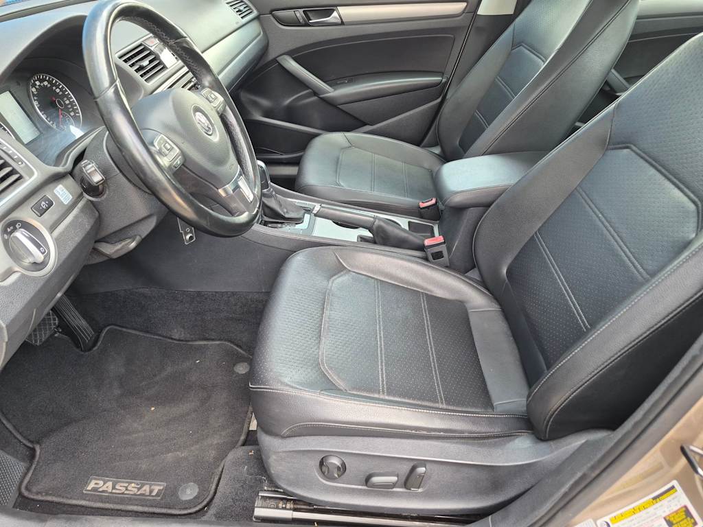 Thumbnail: 2015 Volkswagen Passat - 9
