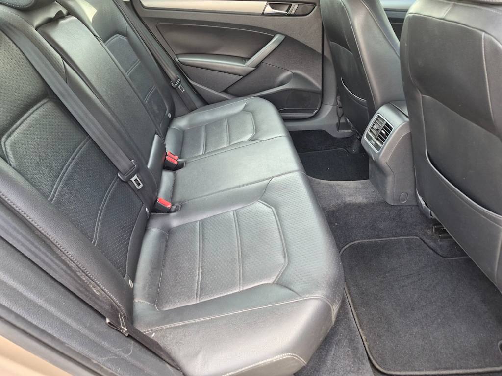 Thumbnail: 2015 Volkswagen Passat - 30