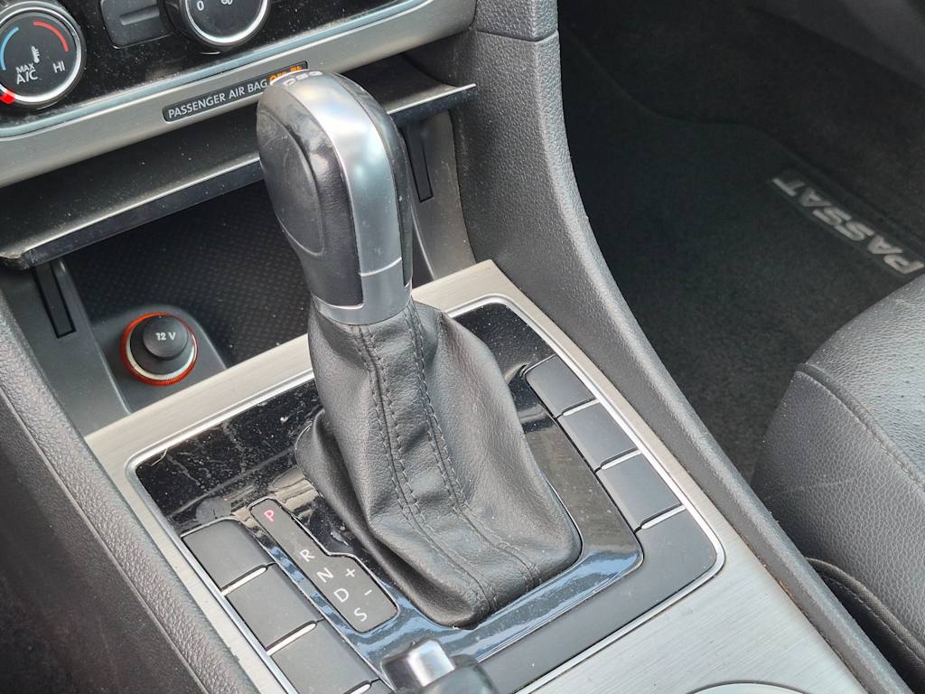 Thumbnail: 2015 Volkswagen Passat - 40