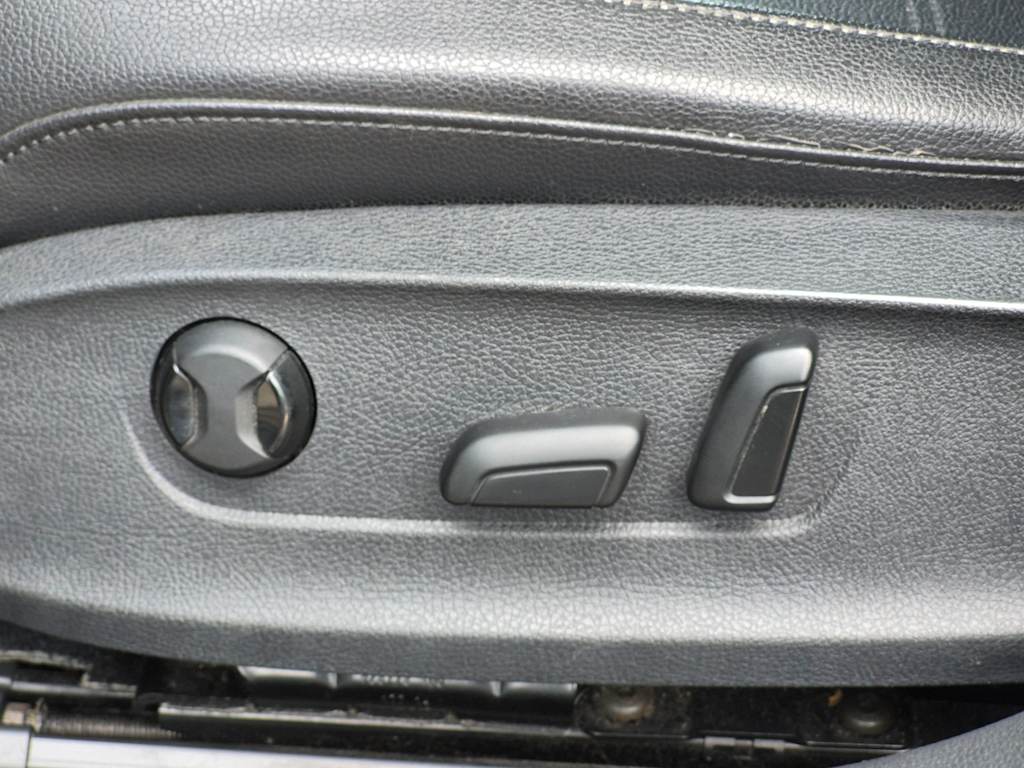 Thumbnail: 2015 Volkswagen Passat - 26