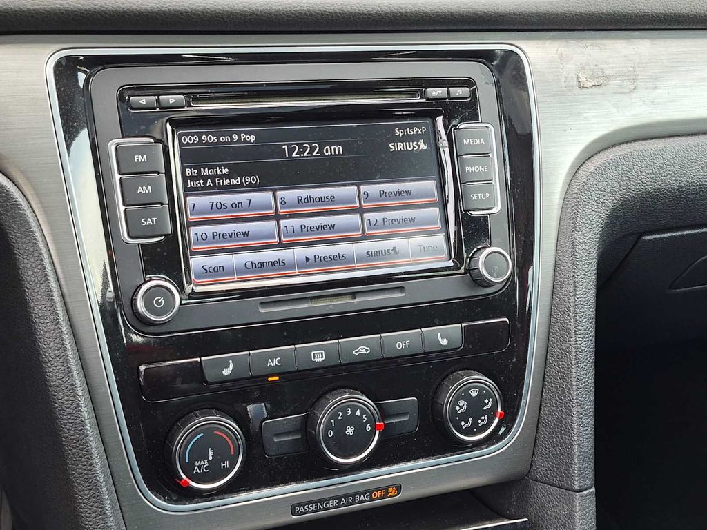 Thumbnail: 2015 Volkswagen Passat - 38