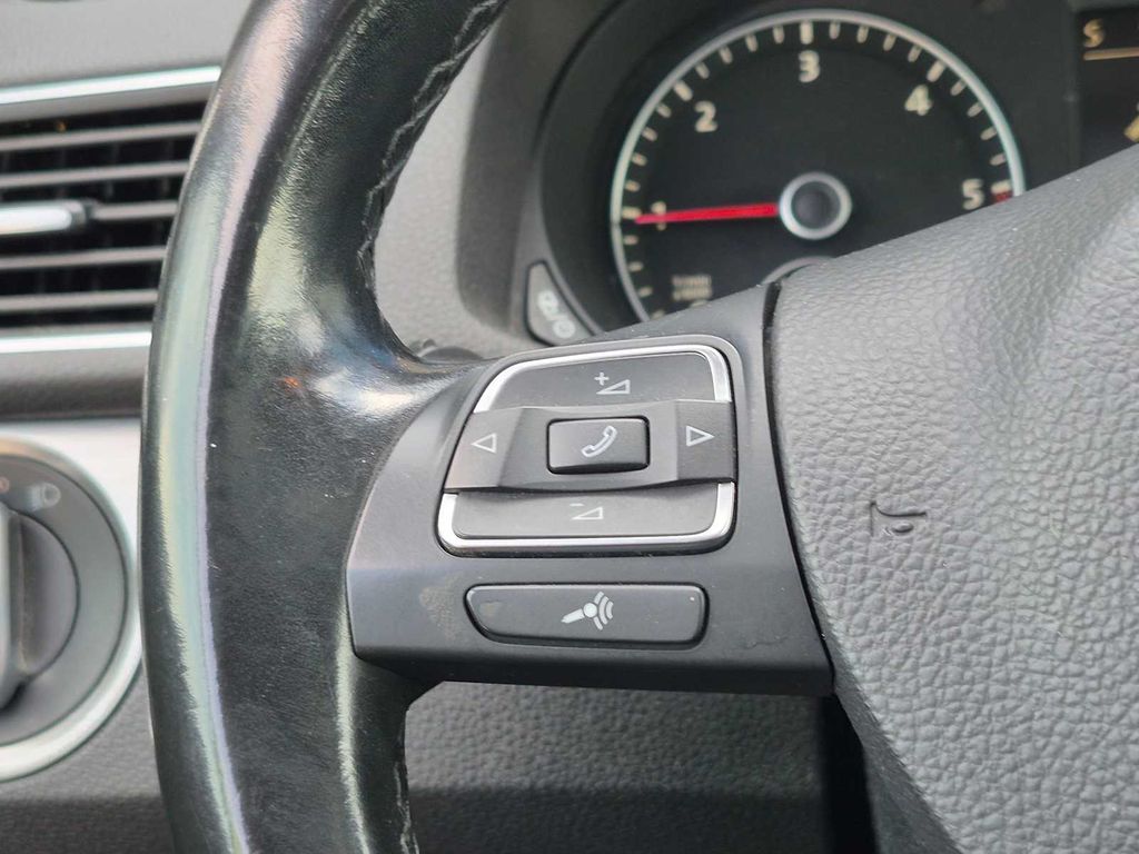Thumbnail: 2015 Volkswagen Passat - 33