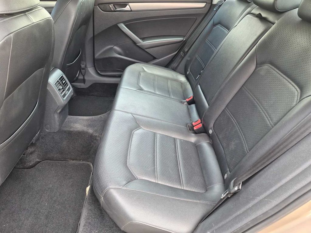 Thumbnail: 2015 Volkswagen Passat - 29