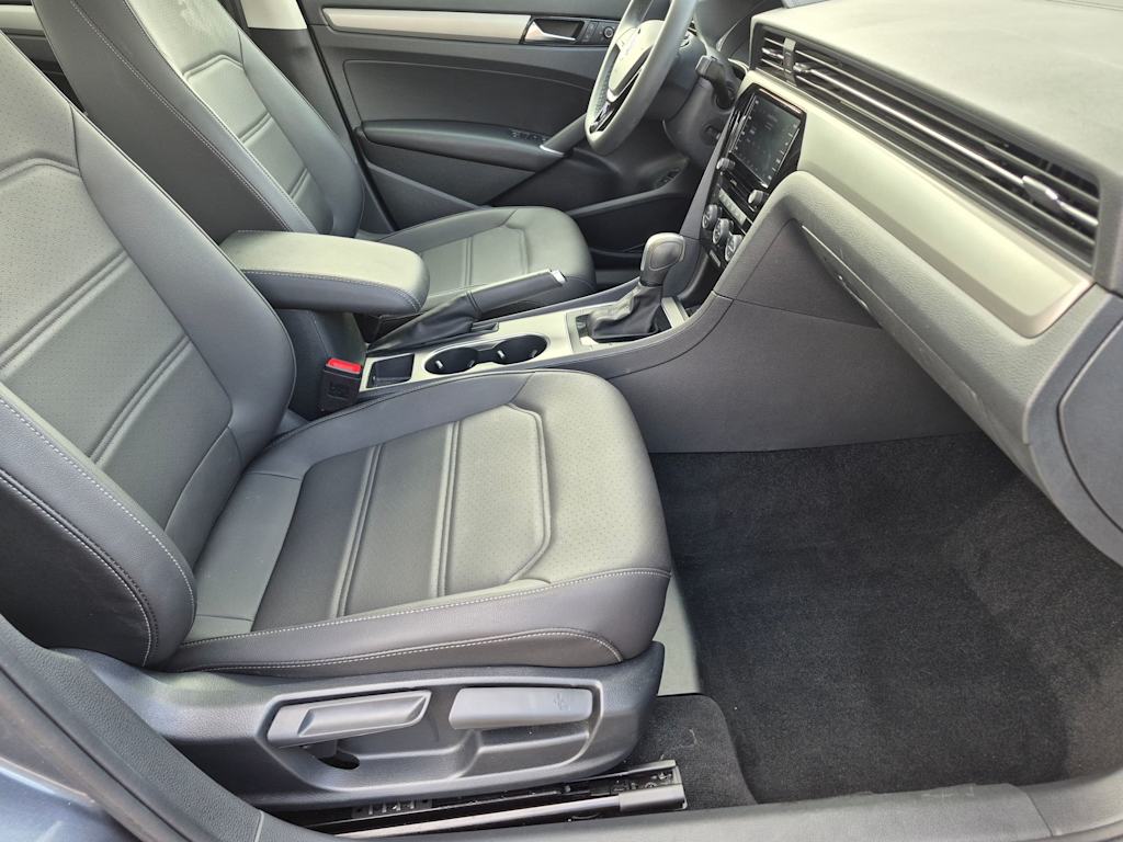 Thumbnail: 2022 Volkswagen Passat - 11