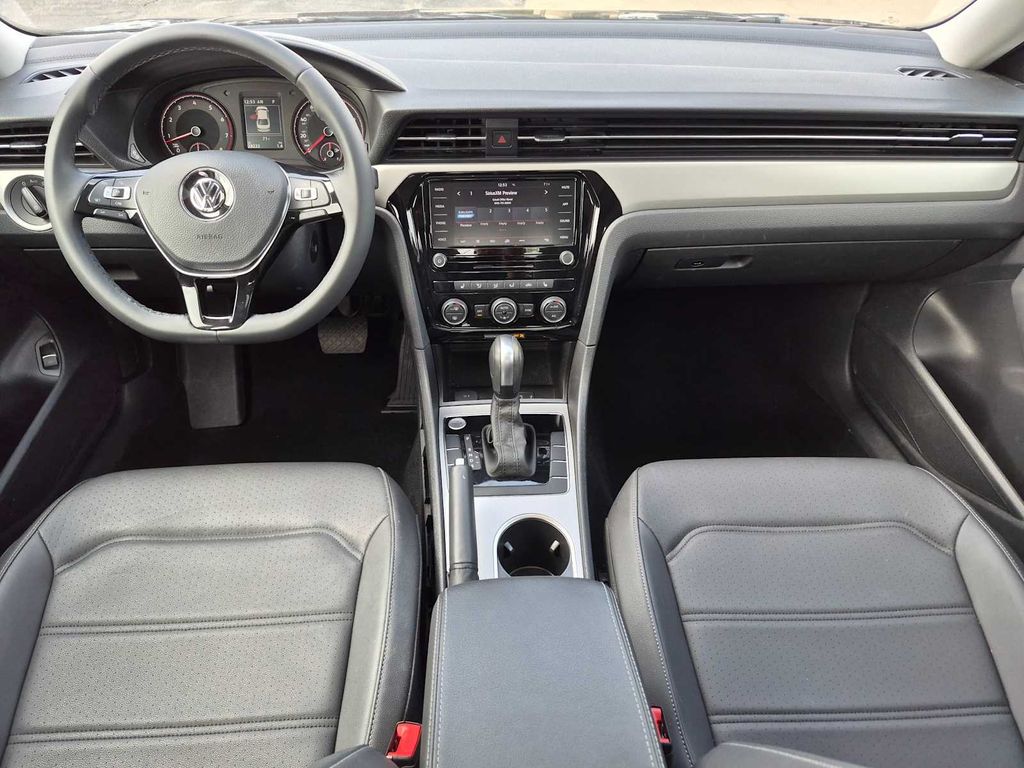 Thumbnail: 2022 Volkswagen Passat - 14