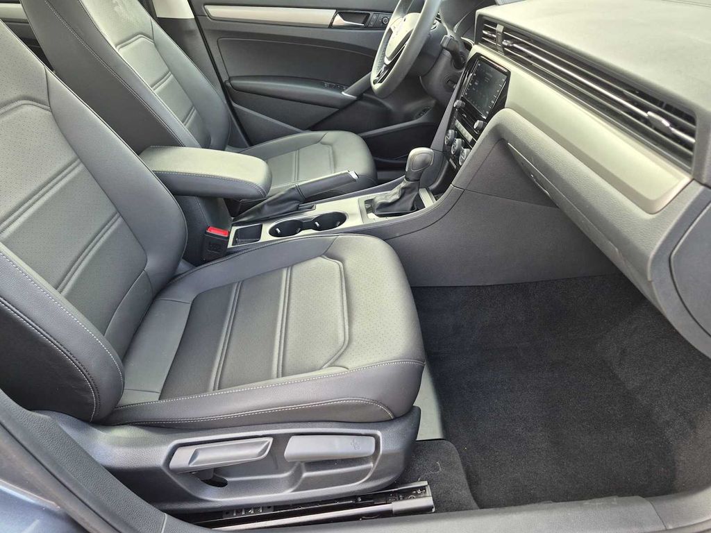 Thumbnail: 2022 Volkswagen Passat - 42