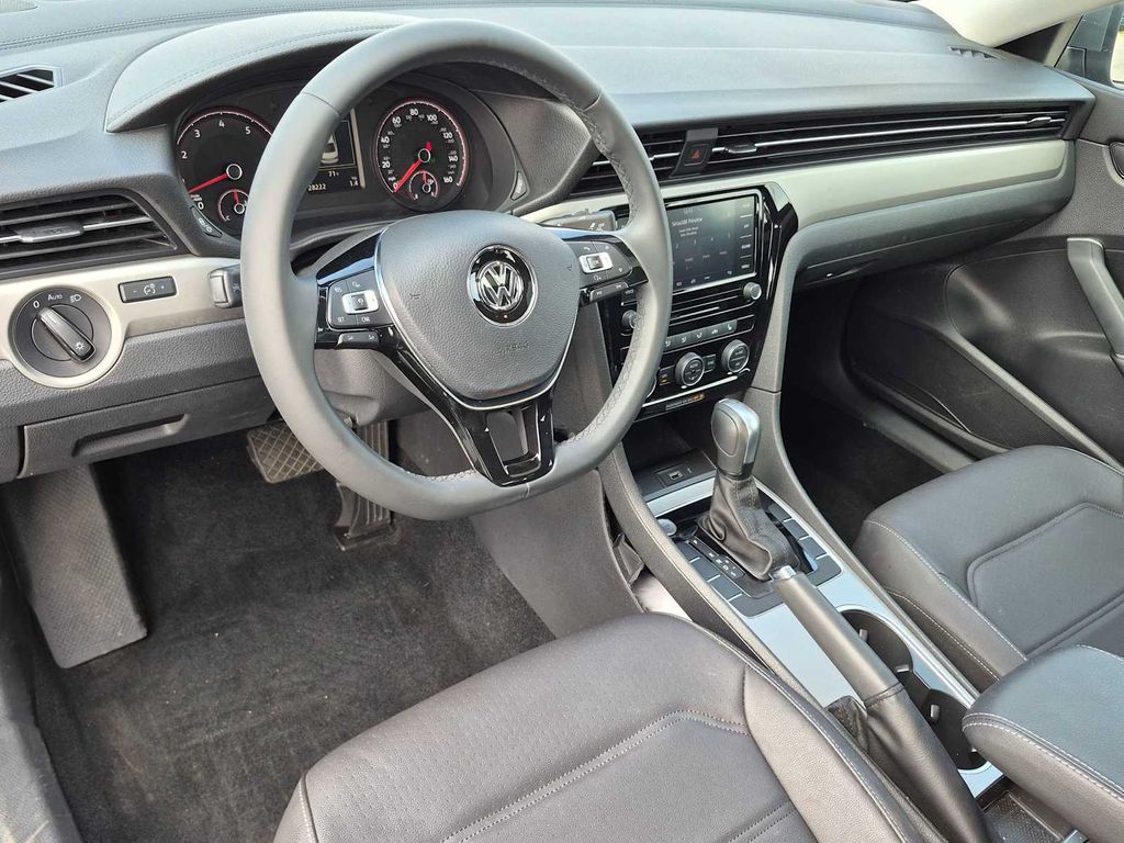 Thumbnail: 2022 Volkswagen Passat - 9