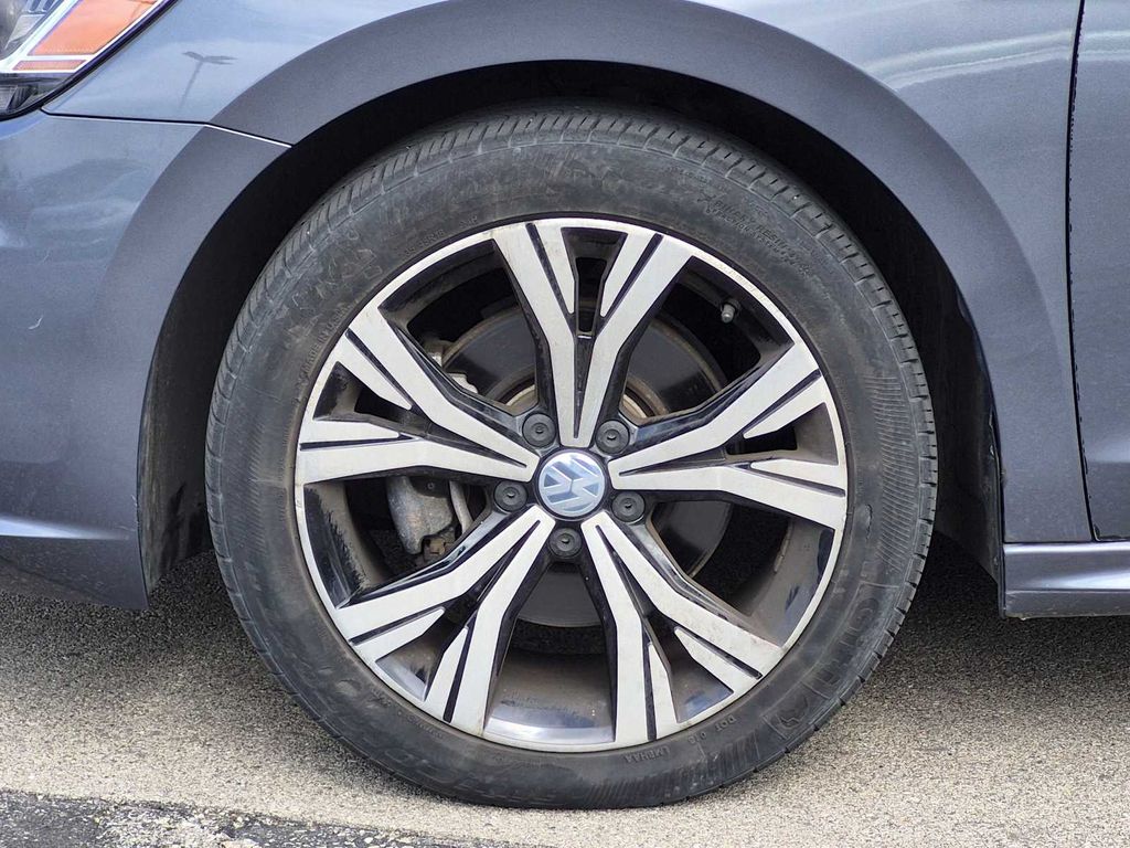 Thumbnail: 2022 Volkswagen Passat - 34