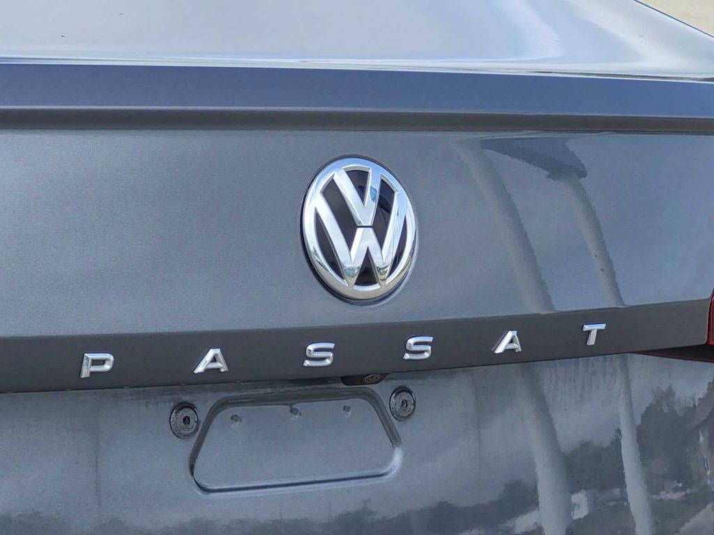 Thumbnail: 2022 Volkswagen Passat - 33