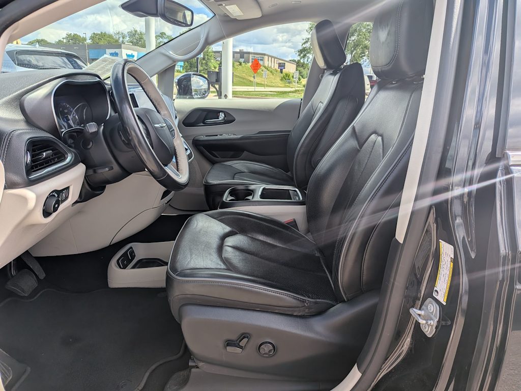 Thumbnail: 2018 Chrysler Pacifica - 10
