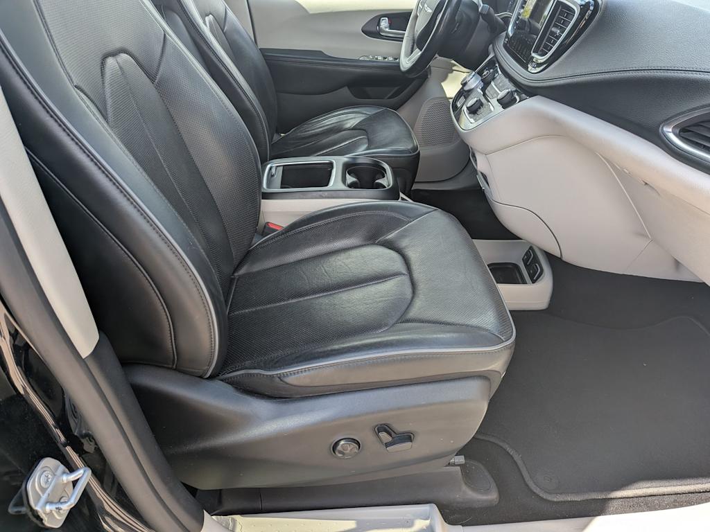 Thumbnail: 2018 Chrysler Pacifica - 29