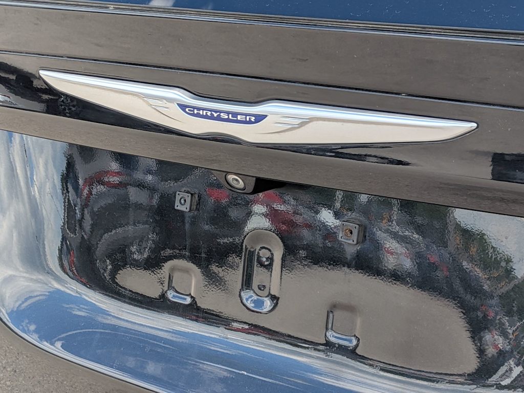 Thumbnail: 2018 Chrysler Pacifica - 25