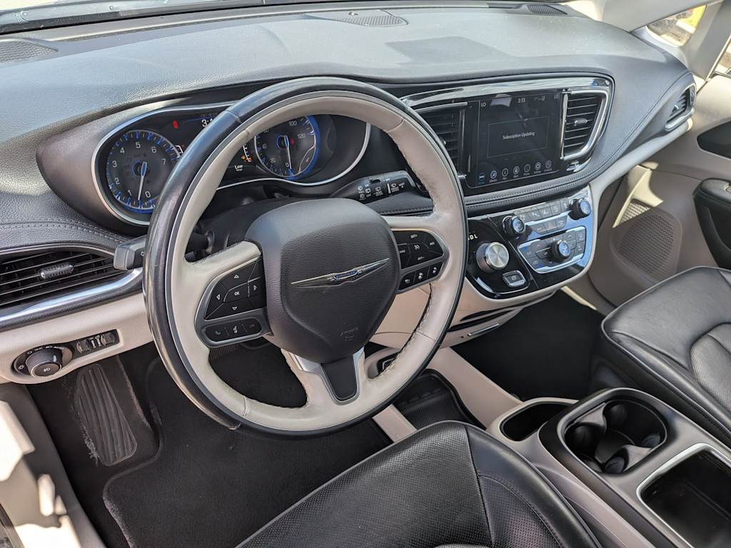 Thumbnail: 2018 Chrysler Pacifica - 9