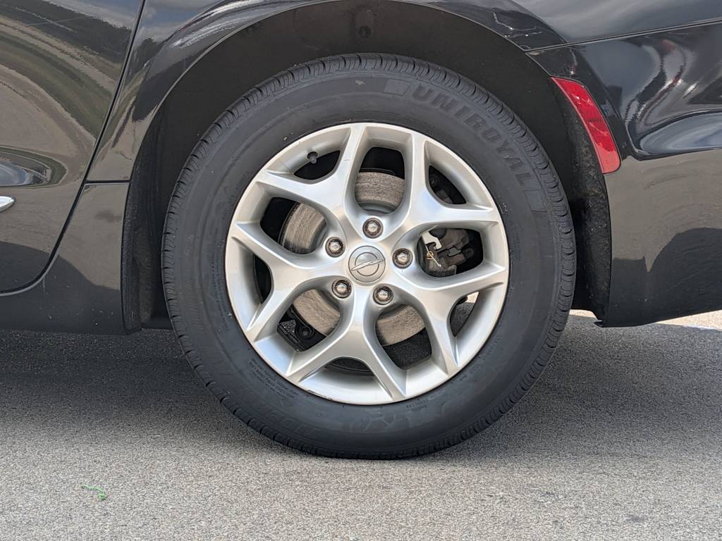 Thumbnail: 2018 Chrysler Pacifica - 8