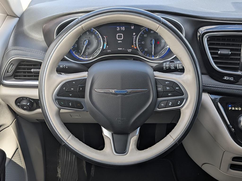 Thumbnail: 2018 Chrysler Pacifica - 14