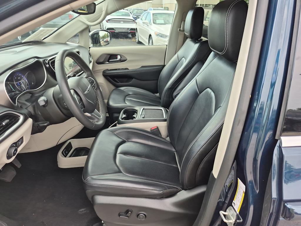 Thumbnail: 2024 Chrysler Pacifica - 10
