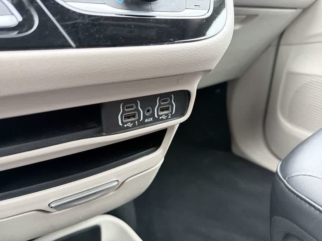 Thumbnail: 2024 Chrysler Pacifica - 33