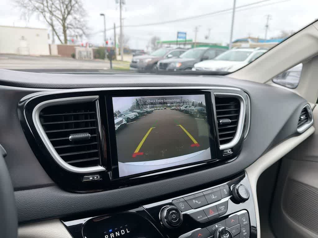 Thumbnail: 2024 Chrysler Pacifica - 13