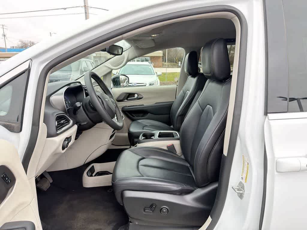 Thumbnail: 2024 Chrysler Pacifica - 10