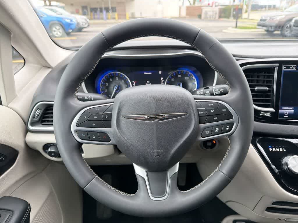 Thumbnail: 2024 Chrysler Pacifica - 9